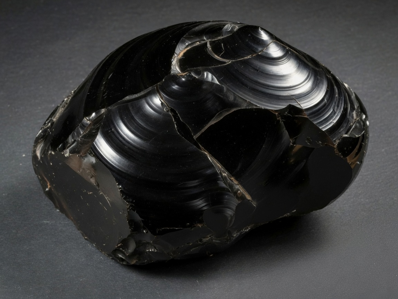 Obsidian glass